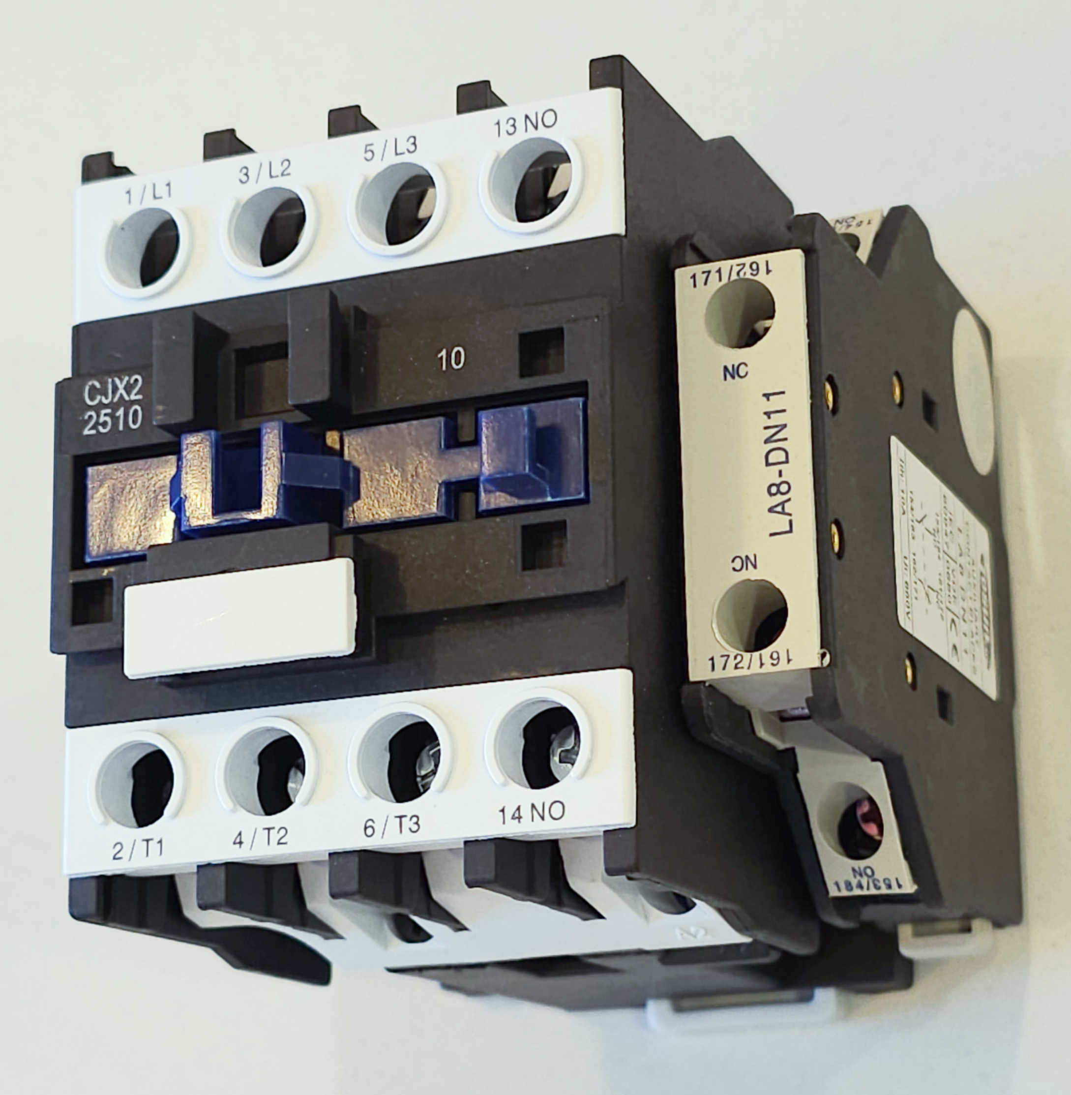 Kontaktorius magnetinis paleidiklis 3F 25A -11kW 230V M7